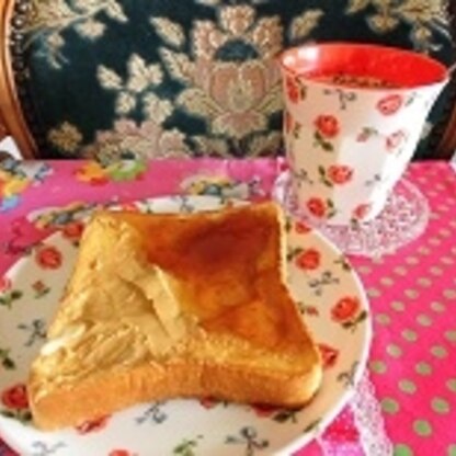 ピーナッツバター　マーガリン　いちごジャム　蜂蜜　にて　つくって　みました　いろいろなお味が楽しめました　私の朝食です